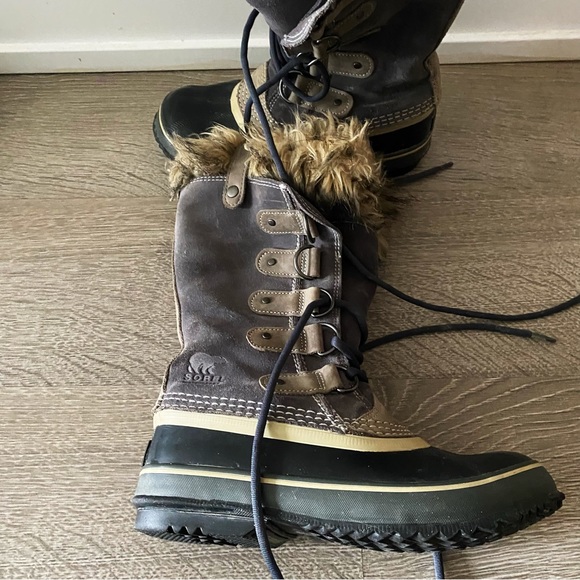 200$+ new! Sorel Joan of Arctic snow boots - Picture 5 of 7